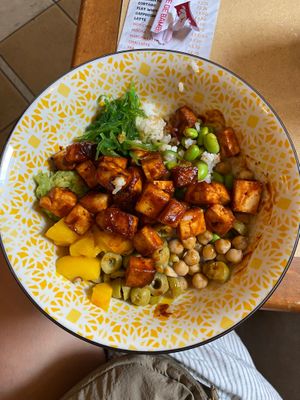 General Tao Tofu with sushi rice, seaweed, edamame, mango, chickpeas, and olives  at Bol de Vie in Montreal