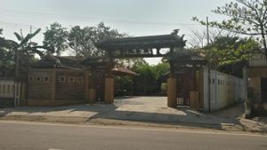 Entrance at Tinh Tam - Minh mang in Hue
