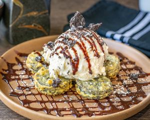 Cookies Tempura Vegan: Delicious Oreos with our special vegan tempura, vegan ice cream & vegan chocolate, or caramel syrup. at Shibuya Sushi Art - Weston in Weston