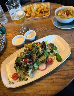 Besuch Nr. 2: Vegane Stulle, Fritten und Kartoffelsalat at Altes Mädchen in Hamburg