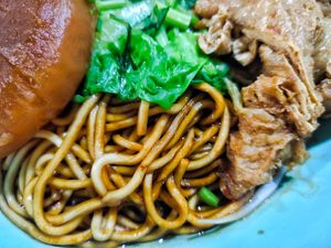Noodles at Li Jie's Kitchen 長春蔬食 in Central Singapore