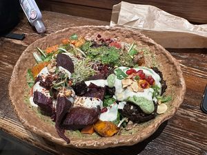Avocado Super greens + sweet potatoes with tahini cream + eggplant "meatballs" 🤤  at Honest Greens - Westfield Glories in Barcelona