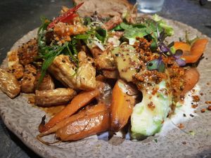 Teriyaki tempeh and roasted carrots at Honest Greens - Tuset in Barcelona