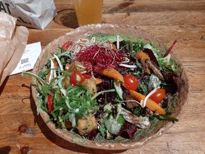 Avocado bowl at Honest Greens - Tuset in Barcelona