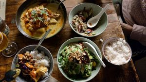 Jungle curry, Mekong greens, rice, Dong salad (and my bowl hahaha) at You Hanoi Me in Christchurch