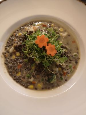 Gemüselinsen in Mandelmilchsauce mit Tomaten-couscous at Sennerbad in Ravensburg