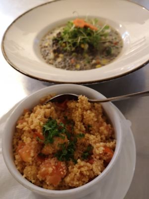 Gemüselinsen in Mandelmilchsauce mit Tomaten-Couscous at Sennerbad in Ravensburg