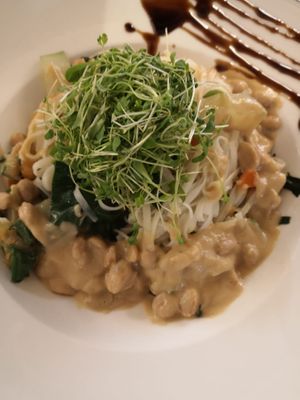 Gebratene Reisnudeln in Erdnusssauce mit Mangold at Sennerbad in Ravensburg