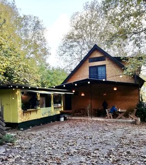 Seating and counter  at Garden Kitchen Caravan in Antalya