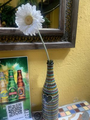 Beautiful artwork #Veganuary at Dushi Delicious  in Oranjestad