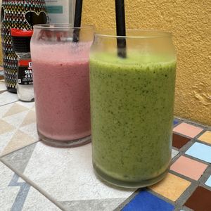Mango Spinach and Strawberry Banana Smoothies  at Dushi Delicious  in Oranjestad