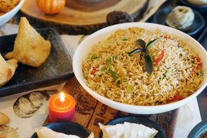 spicy thai basil fried rice.
Veg.
bell peppers. thai basil. at Inchin's Bamboo Garden in Nashville