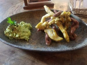 Vegan Menu - crocantes con guacamole at Salvajes in Cusco