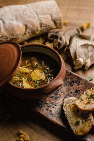 Hongos al ajillo, con pan artesanal recién horneado at Salvajes in Cusco