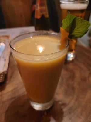 Lúcuma juice at Salvajes in Cusco