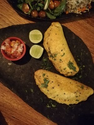 Empanadas di Ali di gallina vegane spettacolari at Salvajes in Cusco