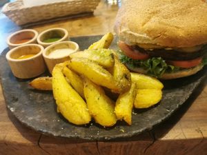 Burger at Salvajes in Cusco