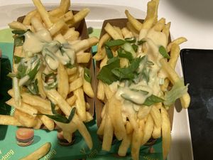 cheezy fries at Vedang - green burger | Skyline Plaza in Frankfurt