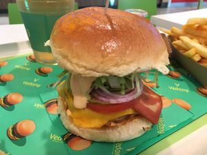Cheeseburger  at Vedang - green burger | Skyline Plaza in Frankfurt