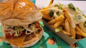 Cheesyfries Menue at Vedang - green burger | Skyline Plaza in Frankfurt