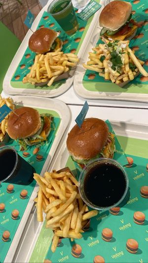 Sehr gutes veganes Fast Food. Top Preis-Leistungs-Verhältnis  at Vedang - green burger | Skyline Plaza in Frankfurt