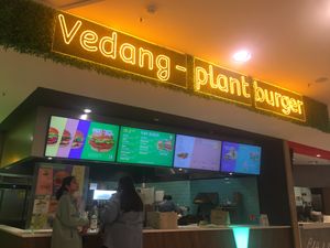   at Vedang - green burger | Skyline Plaza in Frankfurt