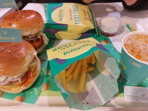  at Vedang - green burger | Skyline Plaza in Frankfurt