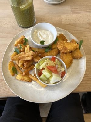 Nugetky s hranolkami  at Mamafood in Prague