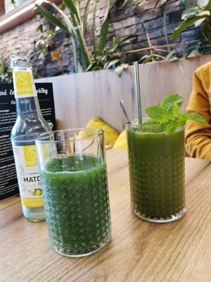 Matcha ginger and mint drink & homemade matcha elderberry drink at Mamafood in Prague