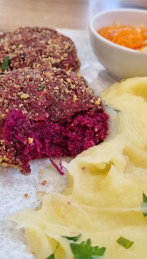 mashed potatos with beet fritters 10/10 at Mamafood in Prague