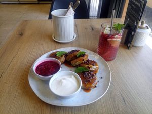 Glutenfree Pancakes with salted caramel sauce, chocolate drops, whipped cream, raspberry and a homemade raspberry lemonade at Mamafood in Prague