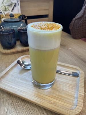 Turmeric Latte  at Mamafood in Prague