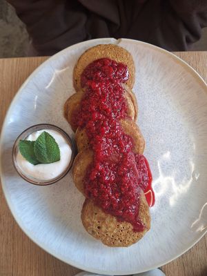 Lívance s malinami at Mamafood in Prague