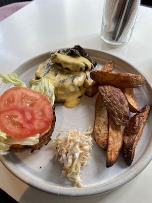 Double Porto Burger 😋 Delicious!! First Vegan experience in Buenos Aires, highly recommend. 🤌  at Mudra Express in Buenos Aires
