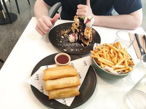 Yum at Dicki's in Ascot