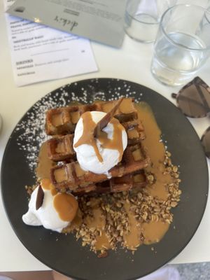 Waffles!! 🤤 oat and cinnamon flavoured  at Dicki's in Ascot