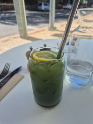 Green cold pressed juice at Dicki's in Ascot