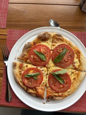 Margarita pizza   at El Jardin in Monteverde