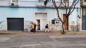 Go through the white doors.  Notice there is no sign at La Mandioka in Toluca