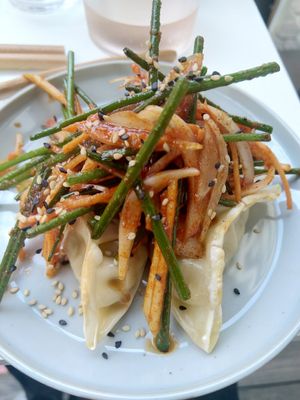 Tofu veg mandu: Pan-fried Korean dumplings (3pcs.) with buchu (chive) kimchi at Picniq in Antwerpen