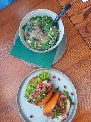 bao buns and soup at Kimidori Green Sushi in Warsaw