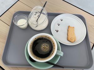 A drink and cookie set at Cafe Planet in Kyoto