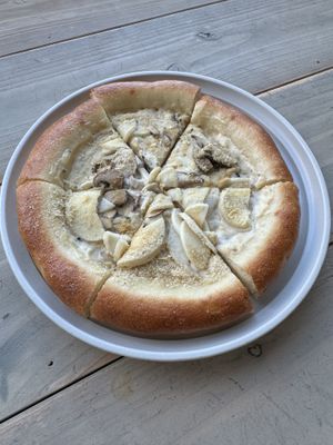 Cream base pizzaa  at Cafe Planet in Kyoto