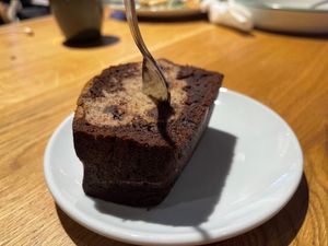 Vegan chocolate-banane cake at Leopold in Brussels