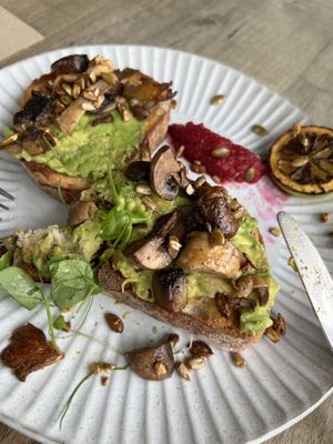 Vegan avo smash at Aroma in Metung