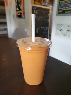 Smoothie at delisheeeYo in Hilton Head Island