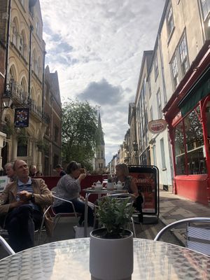 Outdoor seating at The Nosebag Restaurant in Oxford