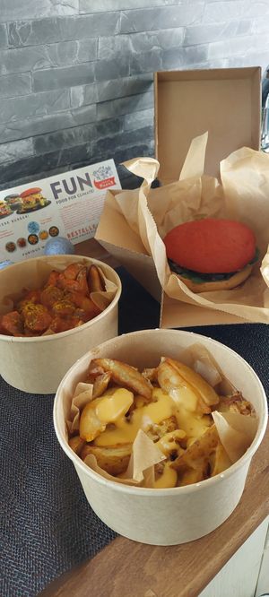 3 tolle Gerichte. Currywurst, Wedges, Burger at Vegan Pirates by CloudEatery in Frankfurt