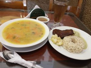 Menú del día (Chupe de caigua, bisteck a la parrilla con postre y refresco) at Nutri Natural  in Lima