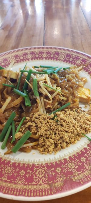 vegan pad thai at Railay Family Restaurant in Krabi